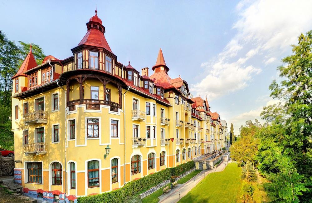 Grand Hotel Praha Татранска Ломница Экстерьер фото